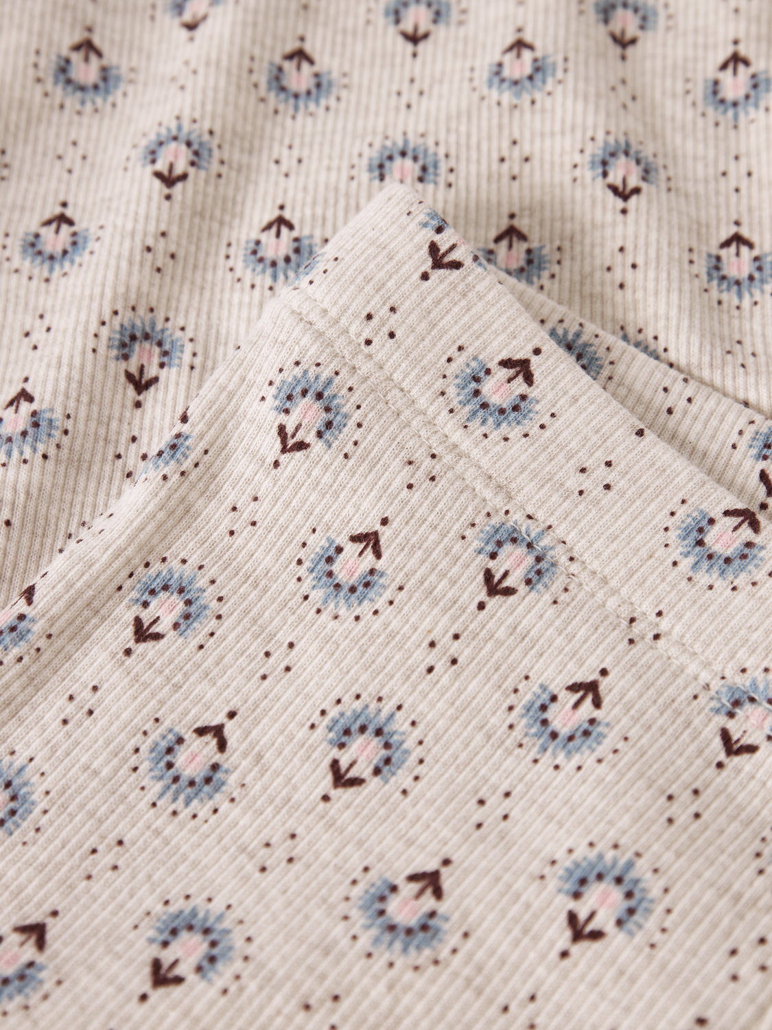 model_shot-front_full